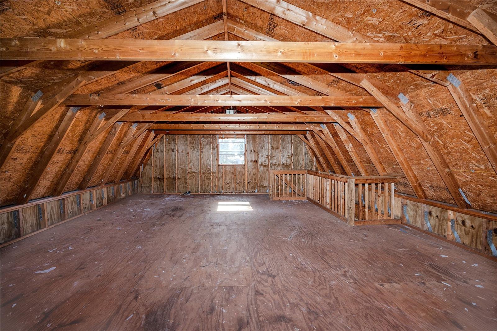 Listing photo id 31 for 647 Garland Street N