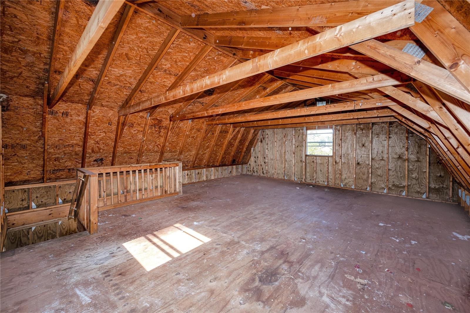 Listing photo id 32 for 647 Garland Street N