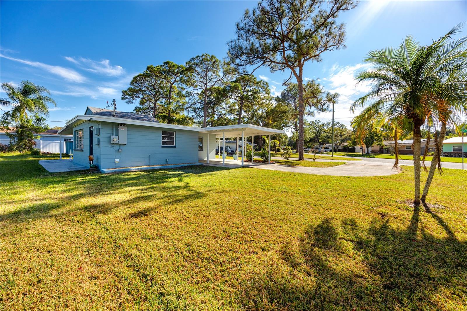 Listing photo id 36 for 647 Garland Street N