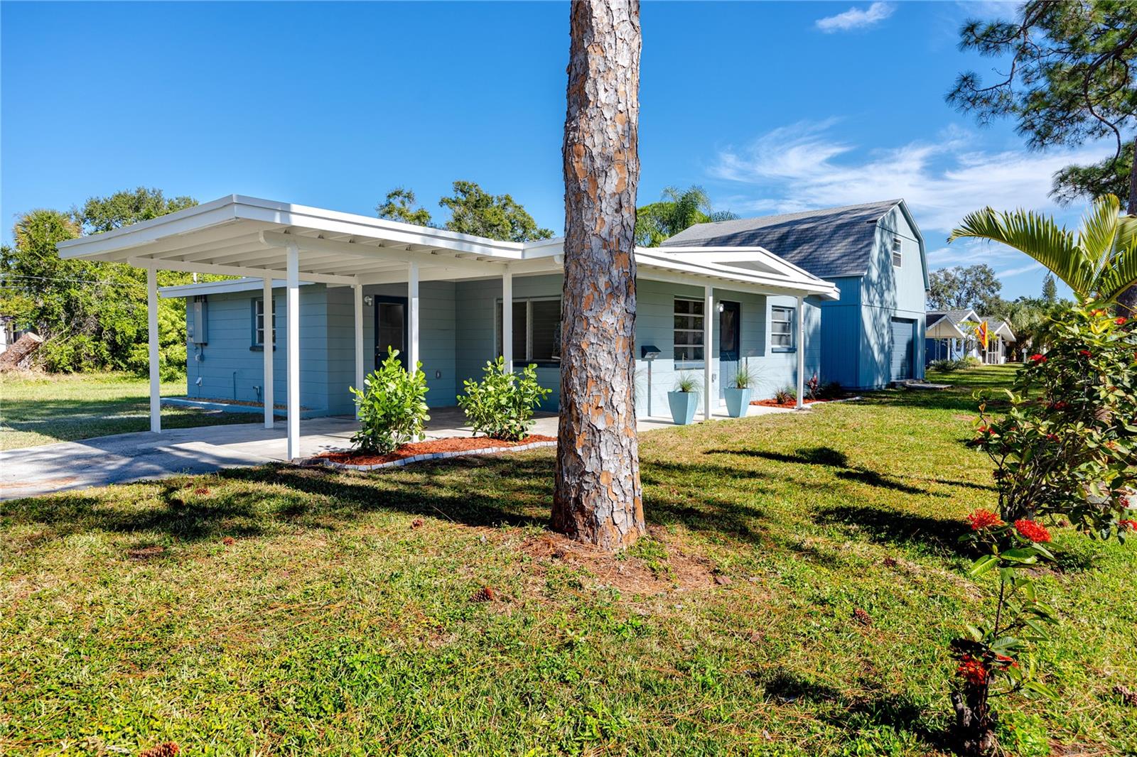 Listing photo id 37 for 647 Garland Street N