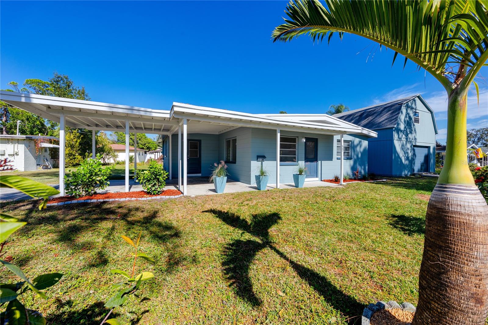 Listing photo id 38 for 647 Garland Street N