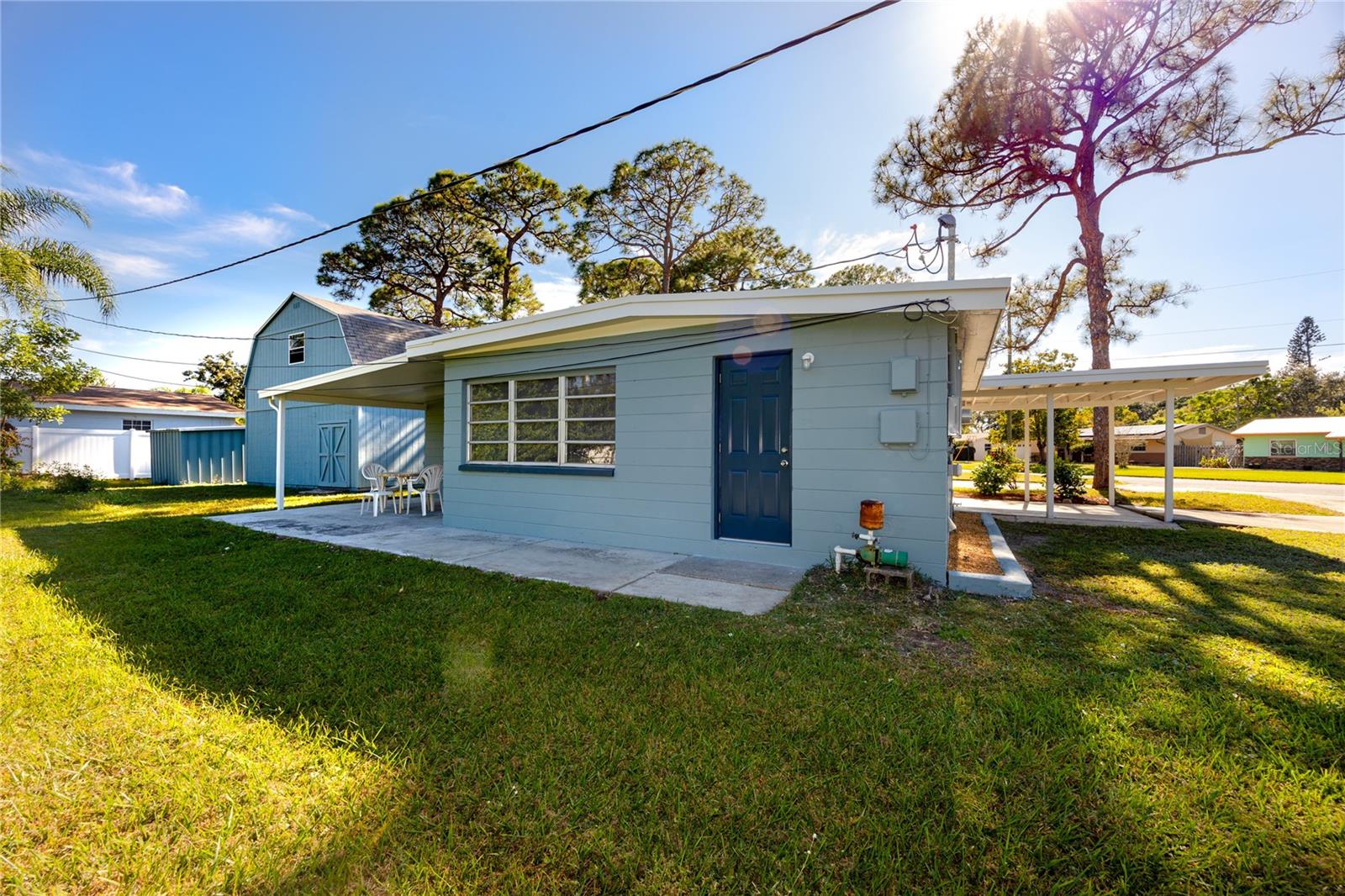 Listing photo id 43 for 647 Garland Street N