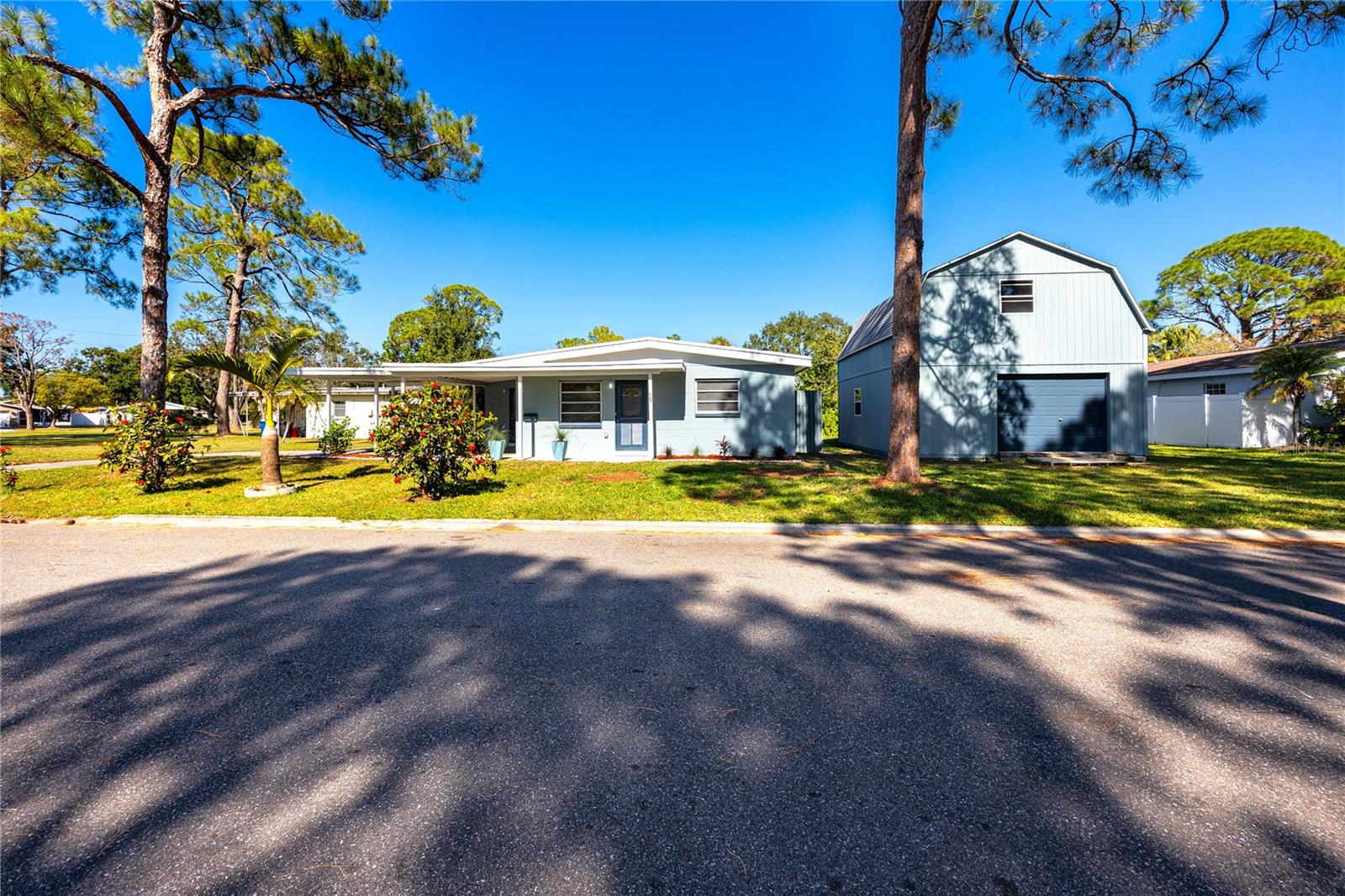 Listing photo id 44 for 647 Garland Street N