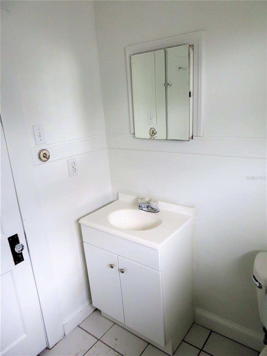 Image 12 of 19 For 607 Willow Avenue 1-2