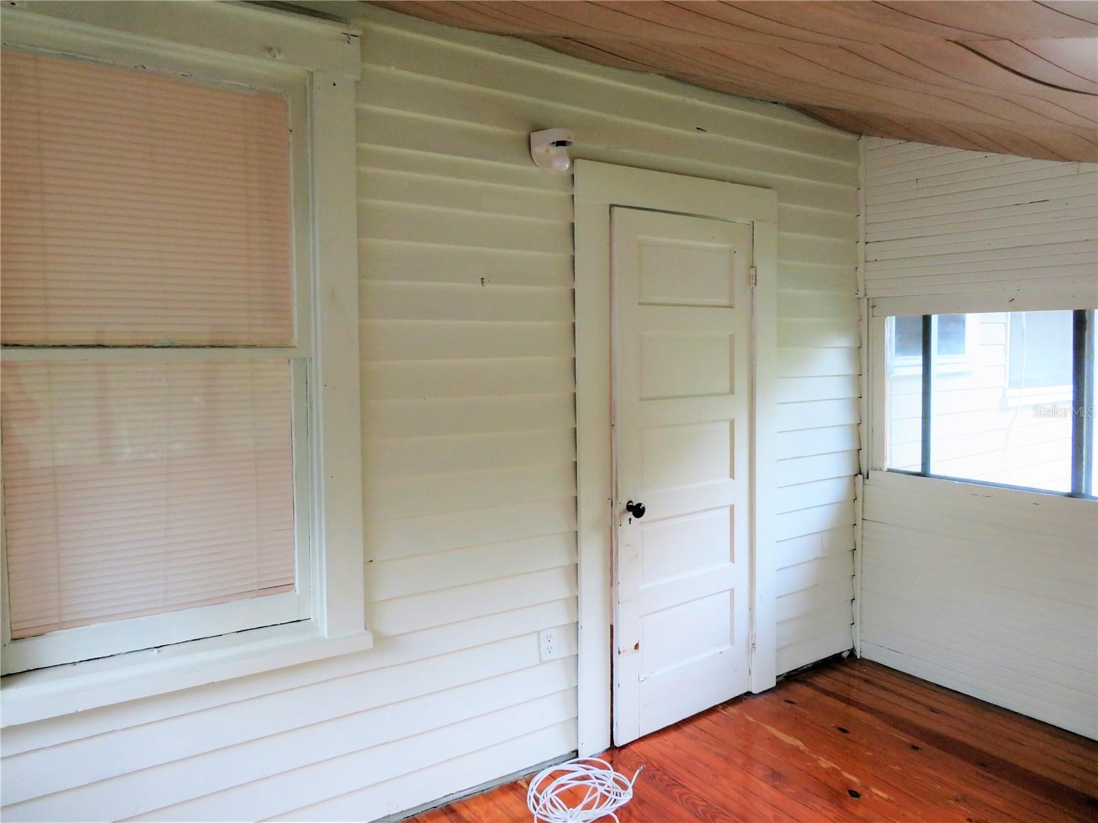 Image 16 of 19 For 607 Willow Avenue 1-2