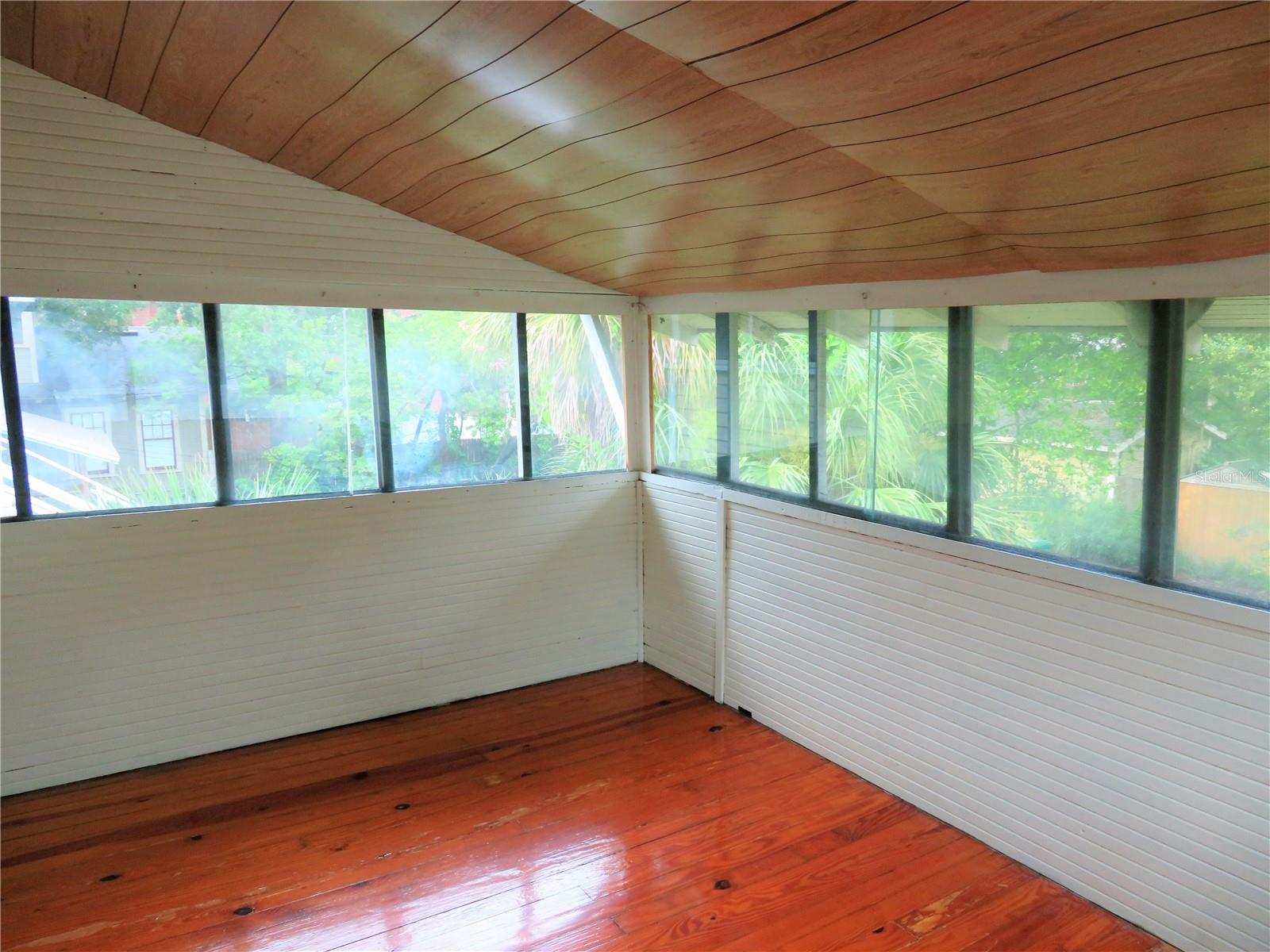 Image 17 of 19 For 607 Willow Avenue 1-2