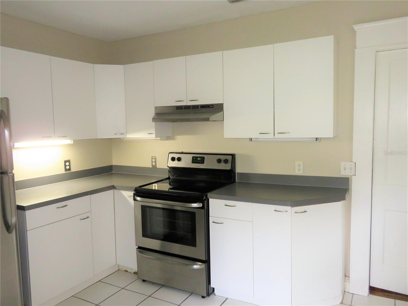 Image 6 of 19 For 607 Willow Avenue 1-2