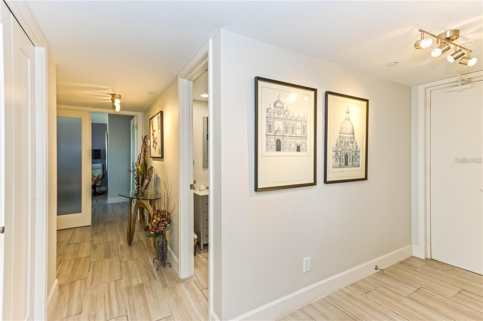 Image 11 of 40 For 736 Island Way 606