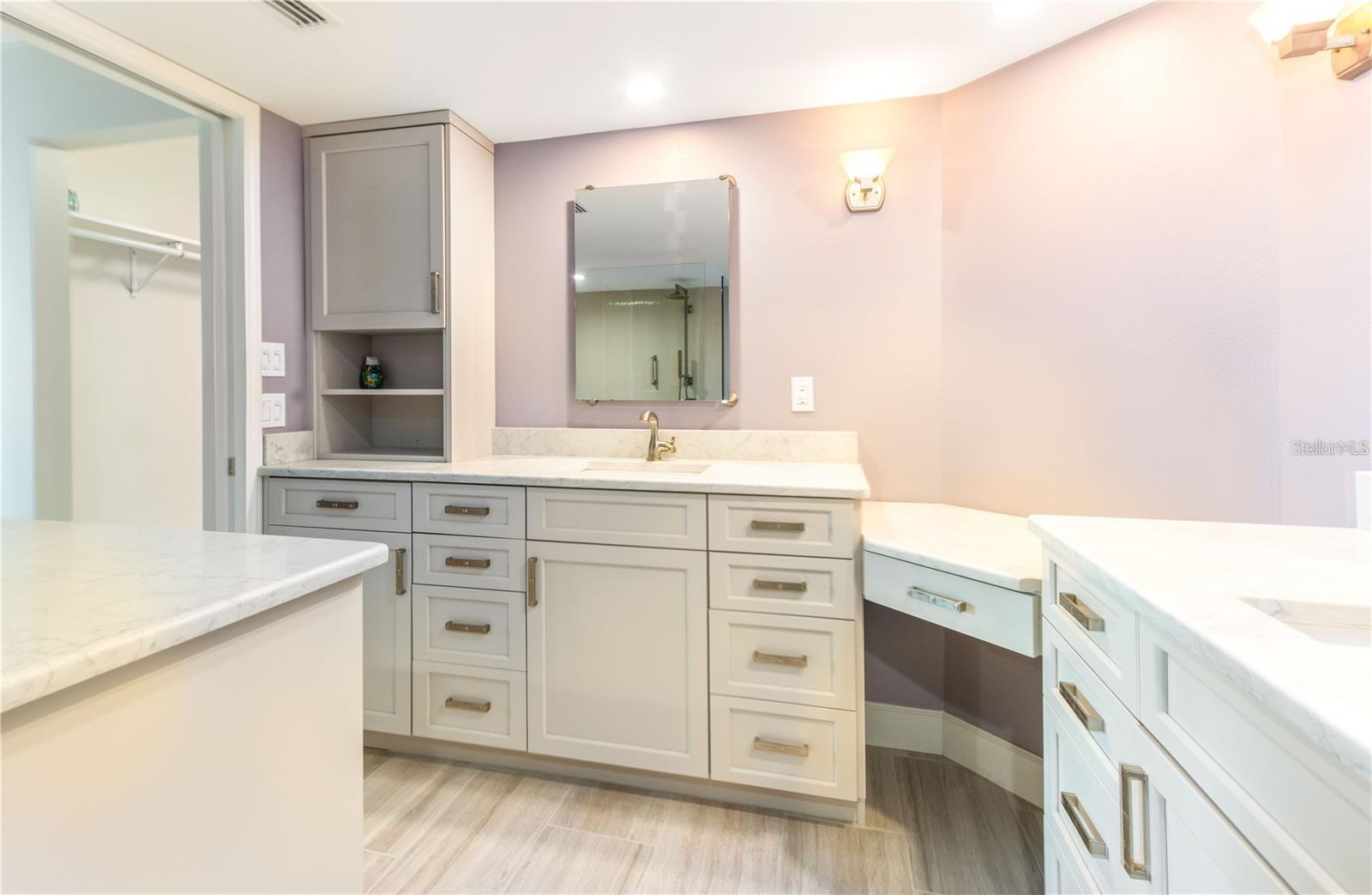 Image 19 of 40 For 736 Island Way 606