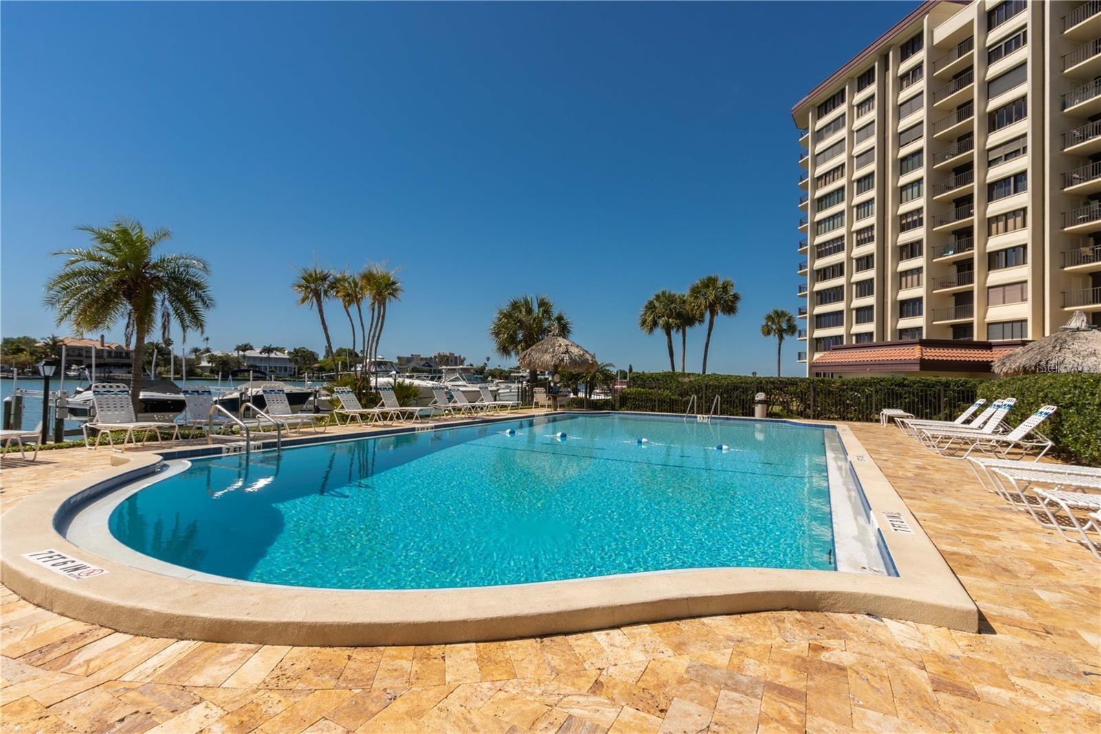 Image 29 of 40 For 736 Island Way 606