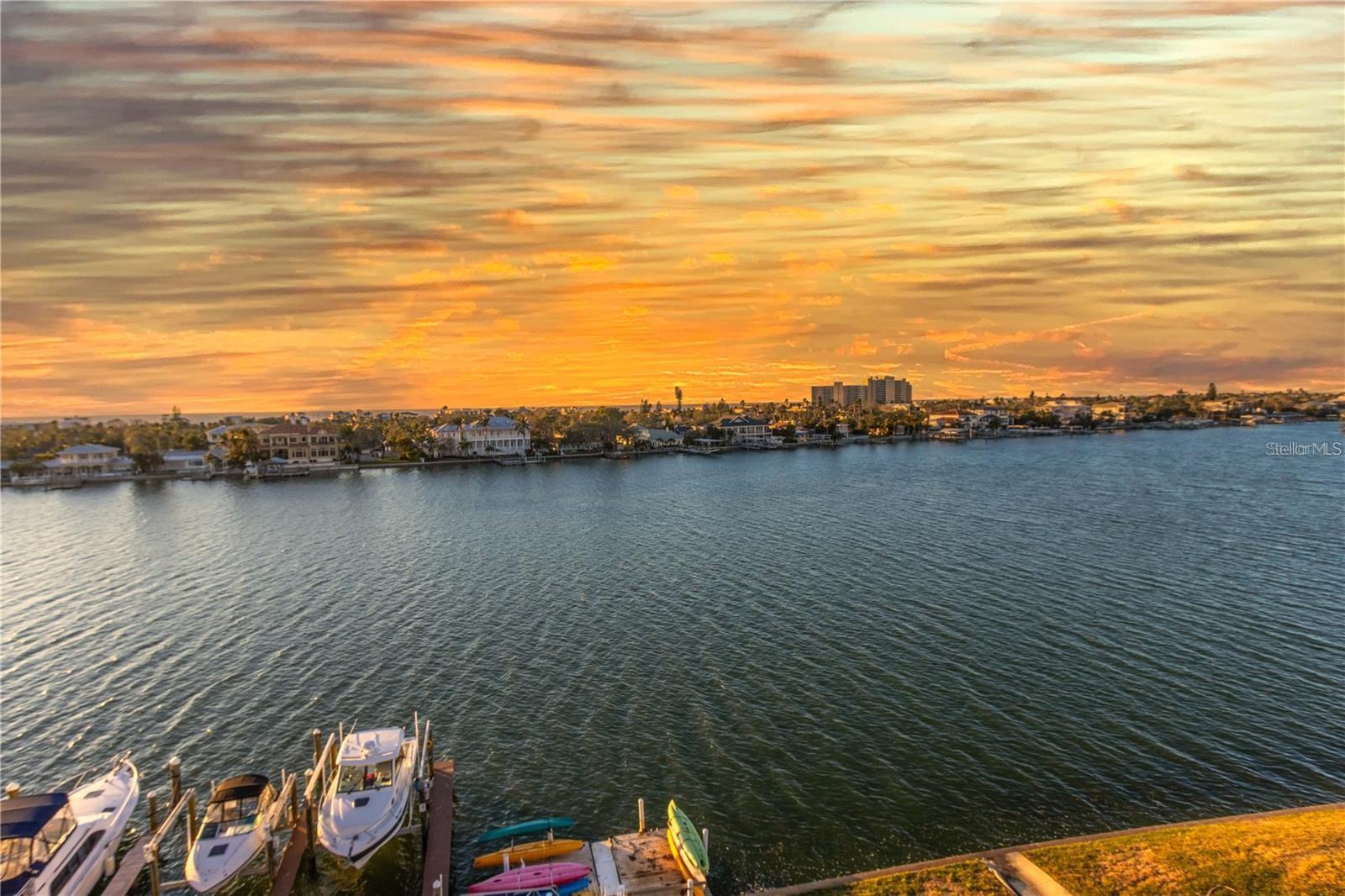 Image 38 of 40 For 736 Island Way 606