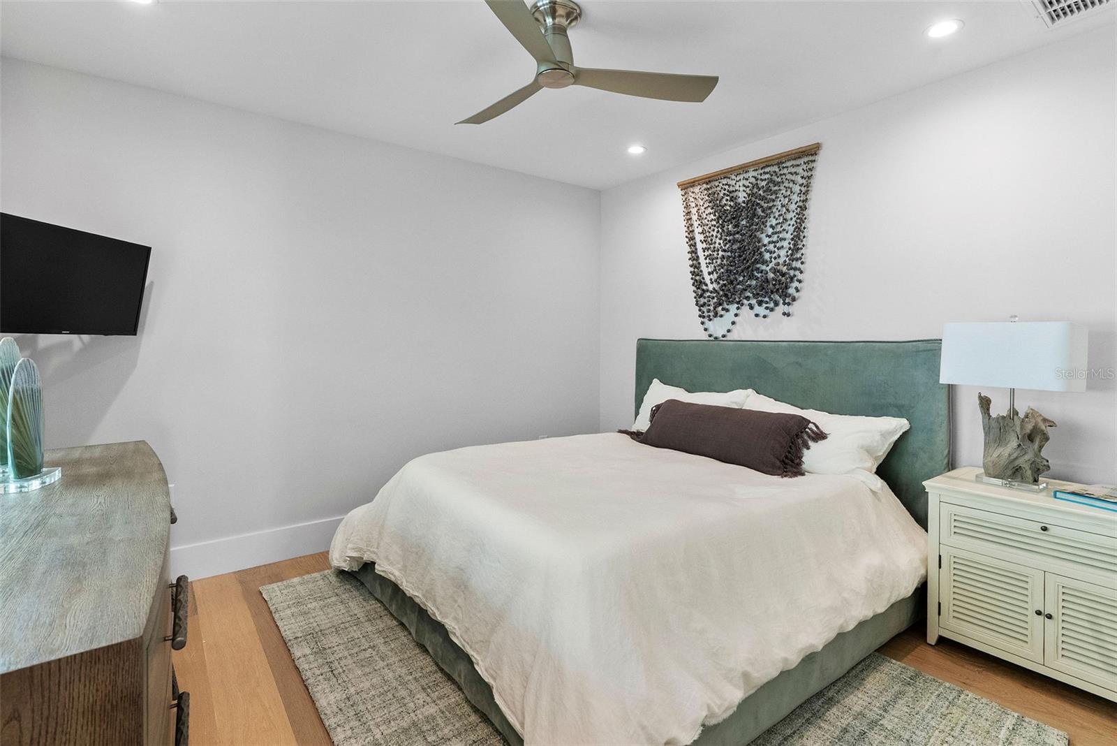 Image 23 of 49 For 2807 Sunset Way