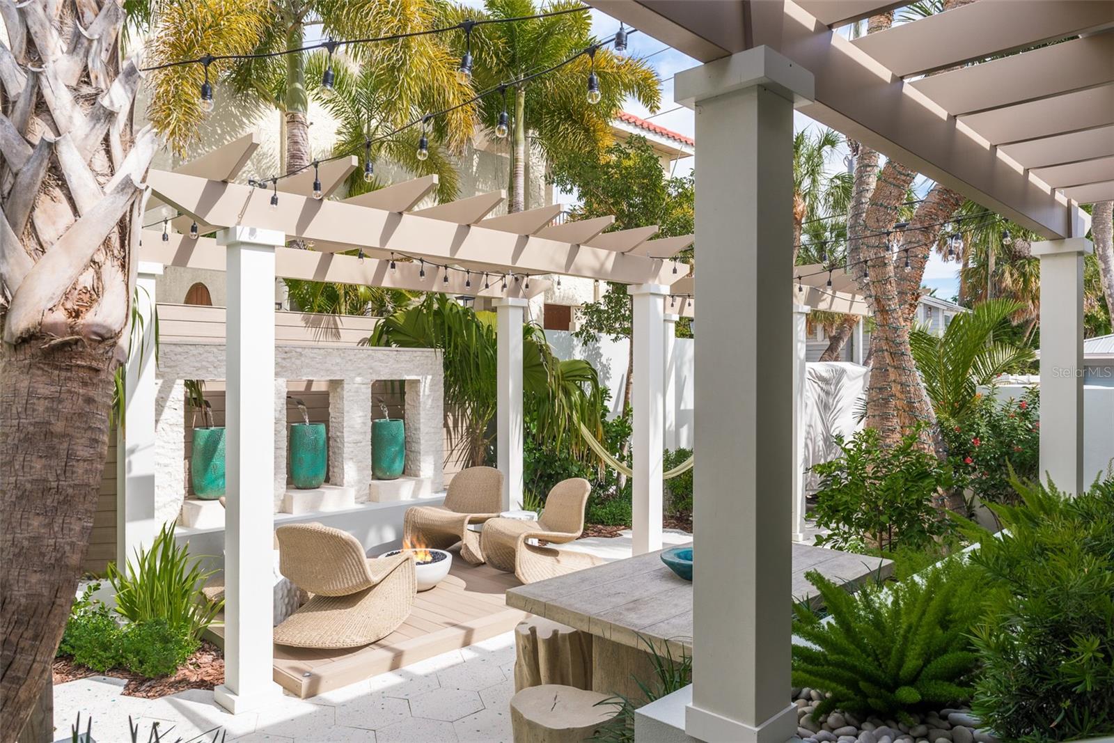 Image 4 of 49 For 2807 Sunset Way