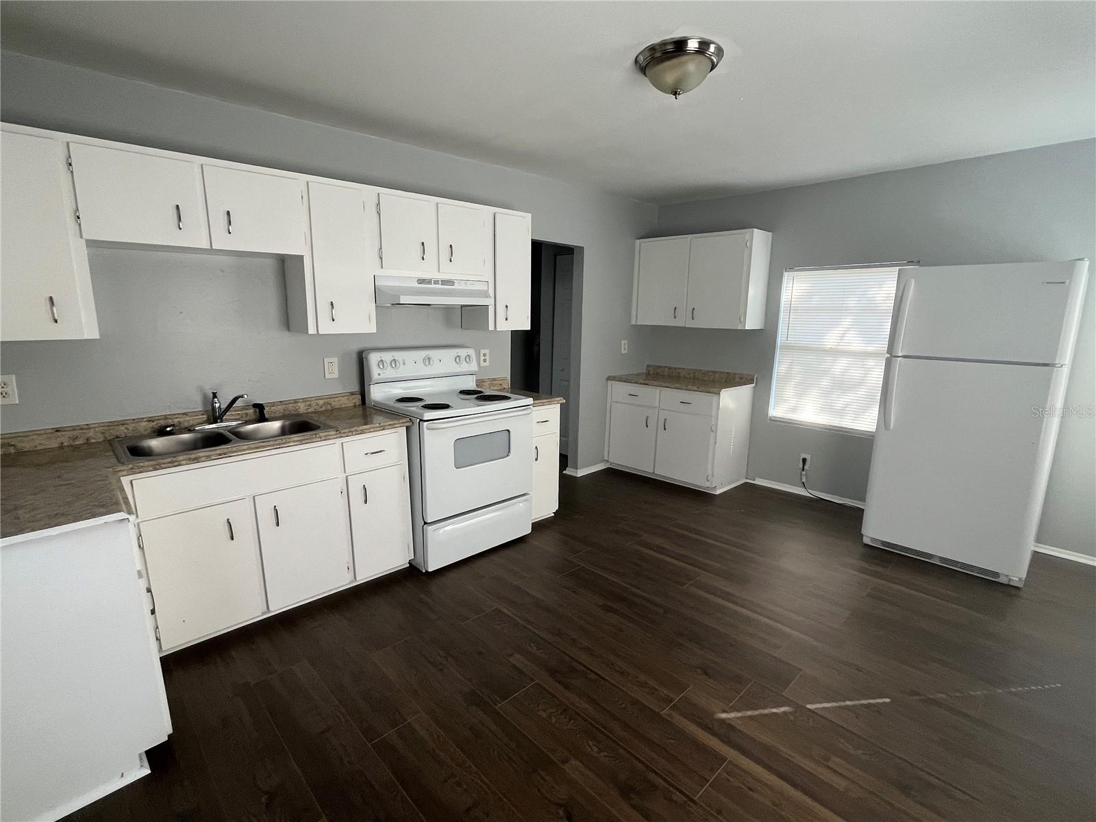 Image 4 of 8 For 810 6th Terrace