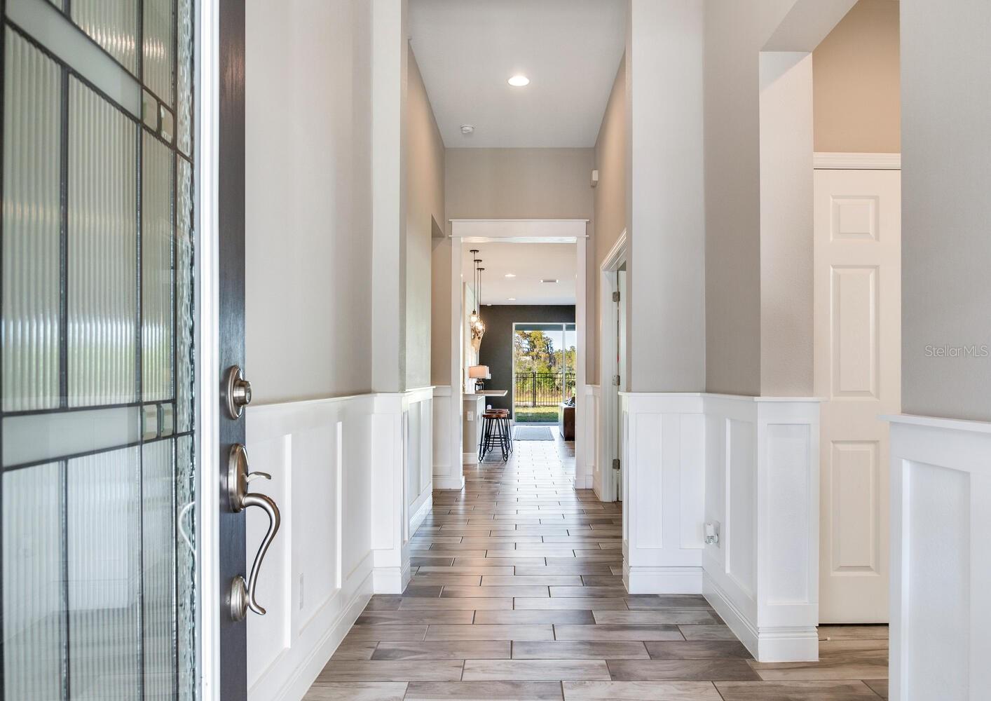 Listing photo id 8 for 18039 Aero Avenue