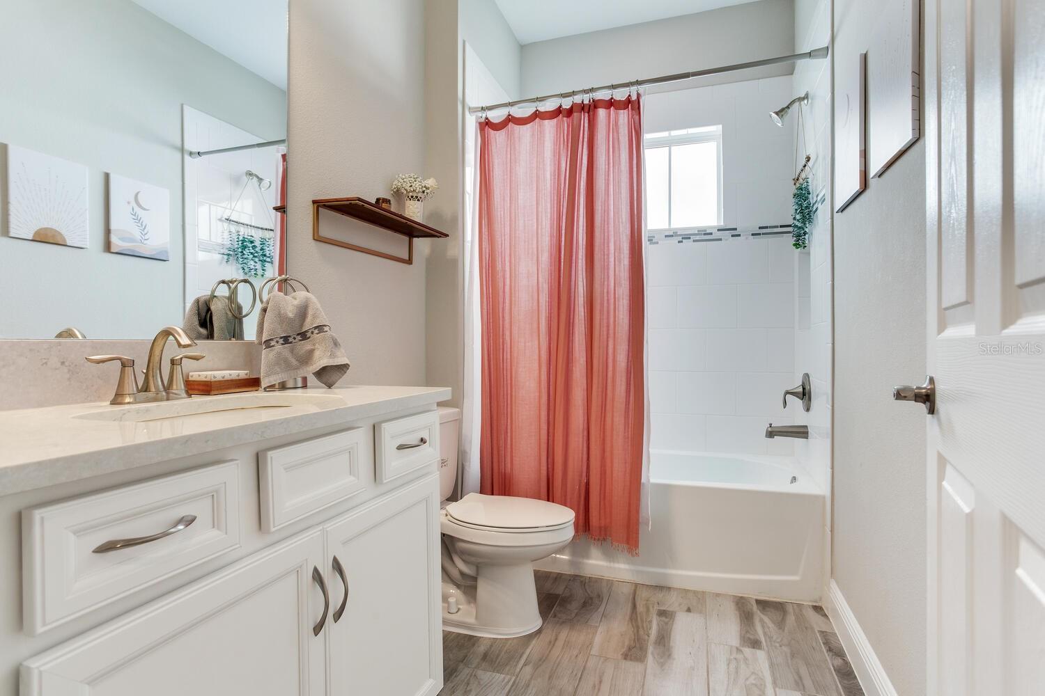 Listing photo id 12 for 18039 Aero Avenue