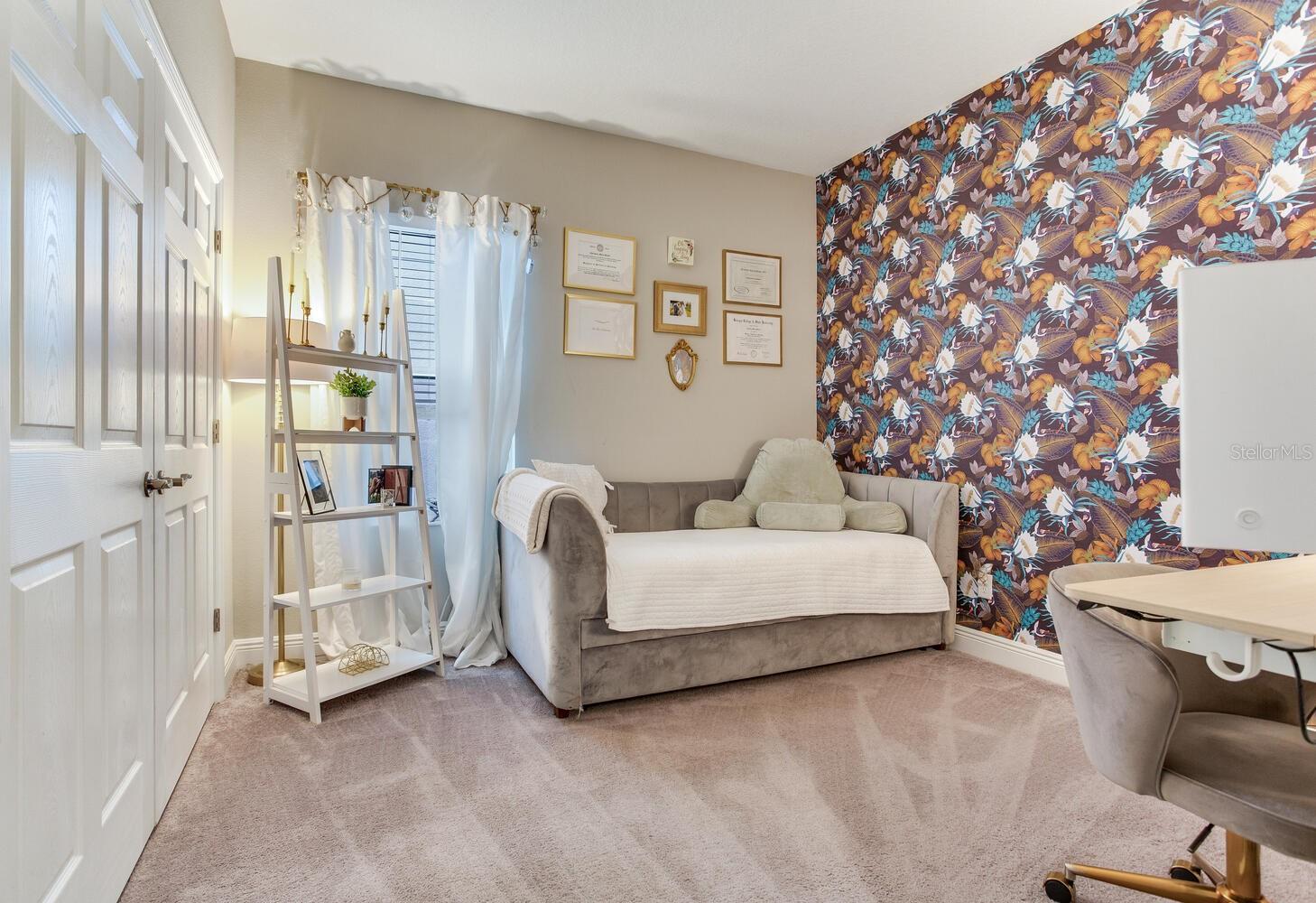 Listing photo id 16 for 18039 Aero Avenue