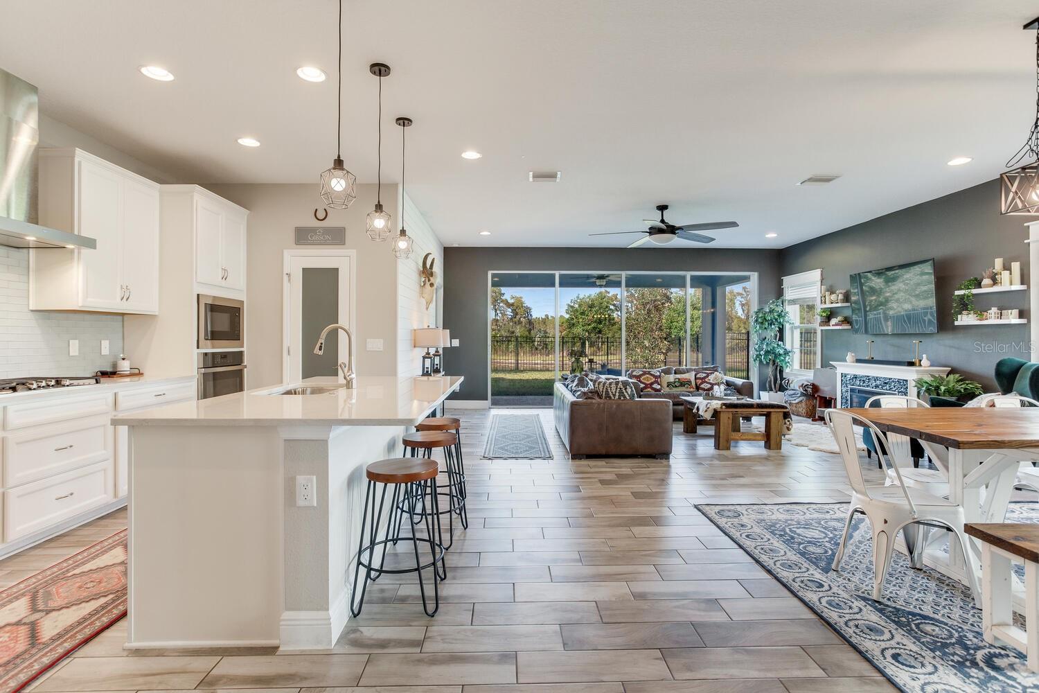 Listing photo id 18 for 18039 Aero Avenue