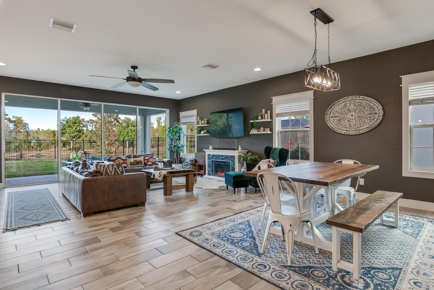 Listing photo id 19 for 18039 Aero Avenue