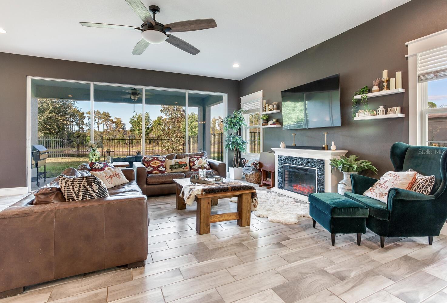 Listing photo id 22 for 18039 Aero Avenue