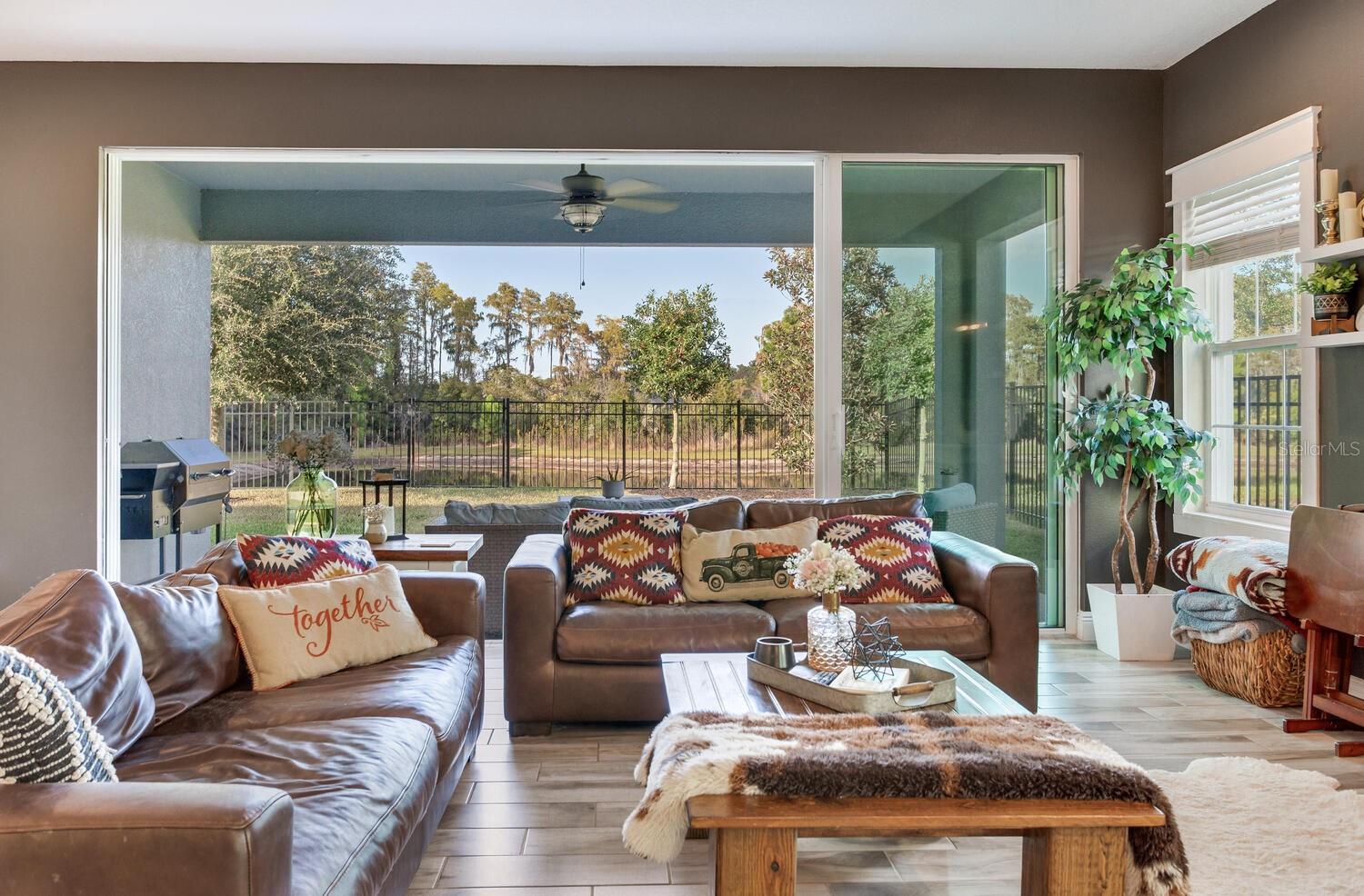 Listing photo id 24 for 18039 Aero Avenue