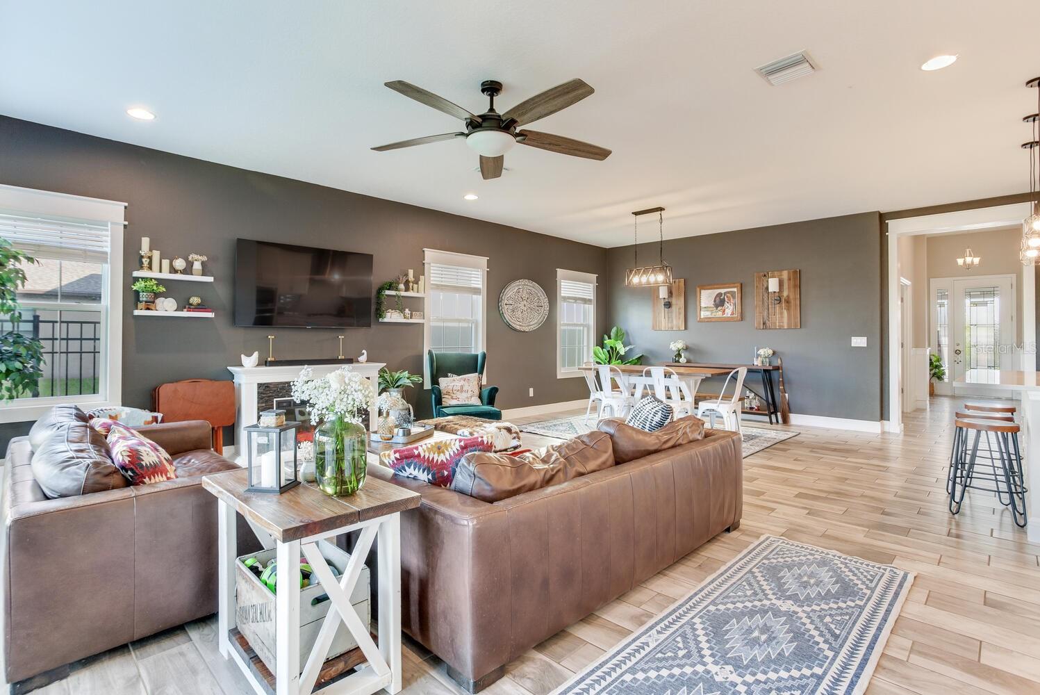 Listing photo id 26 for 18039 Aero Avenue