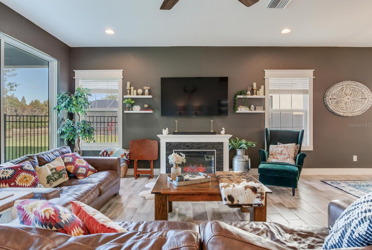 Listing photo id 28 for 18039 Aero Avenue