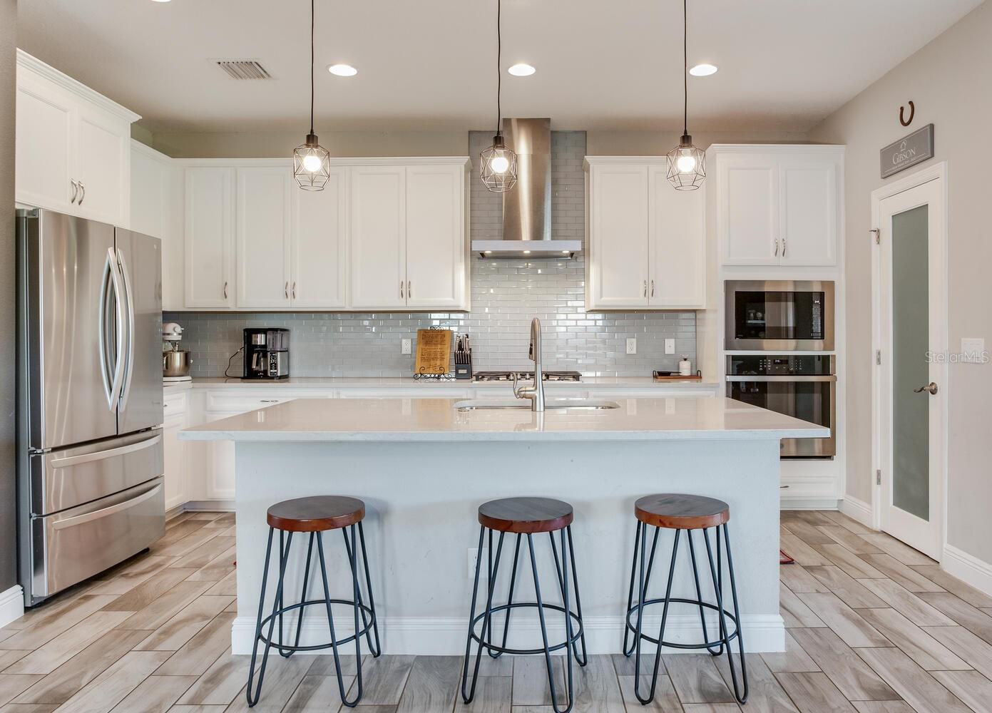 Listing photo id 31 for 18039 Aero Avenue