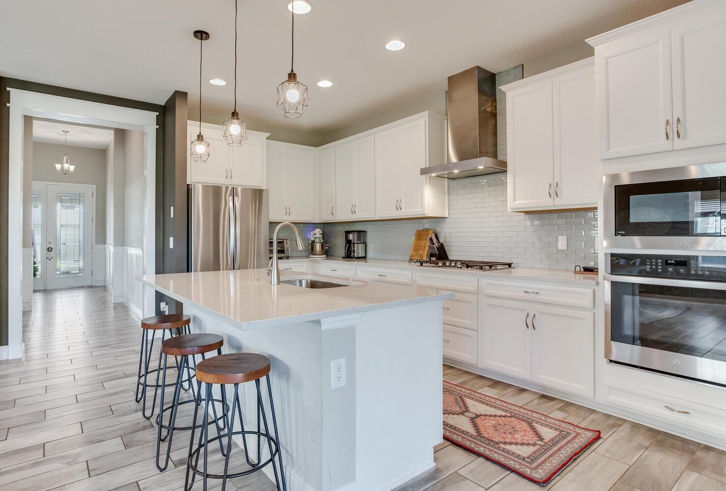 Listing photo id 32 for 18039 Aero Avenue