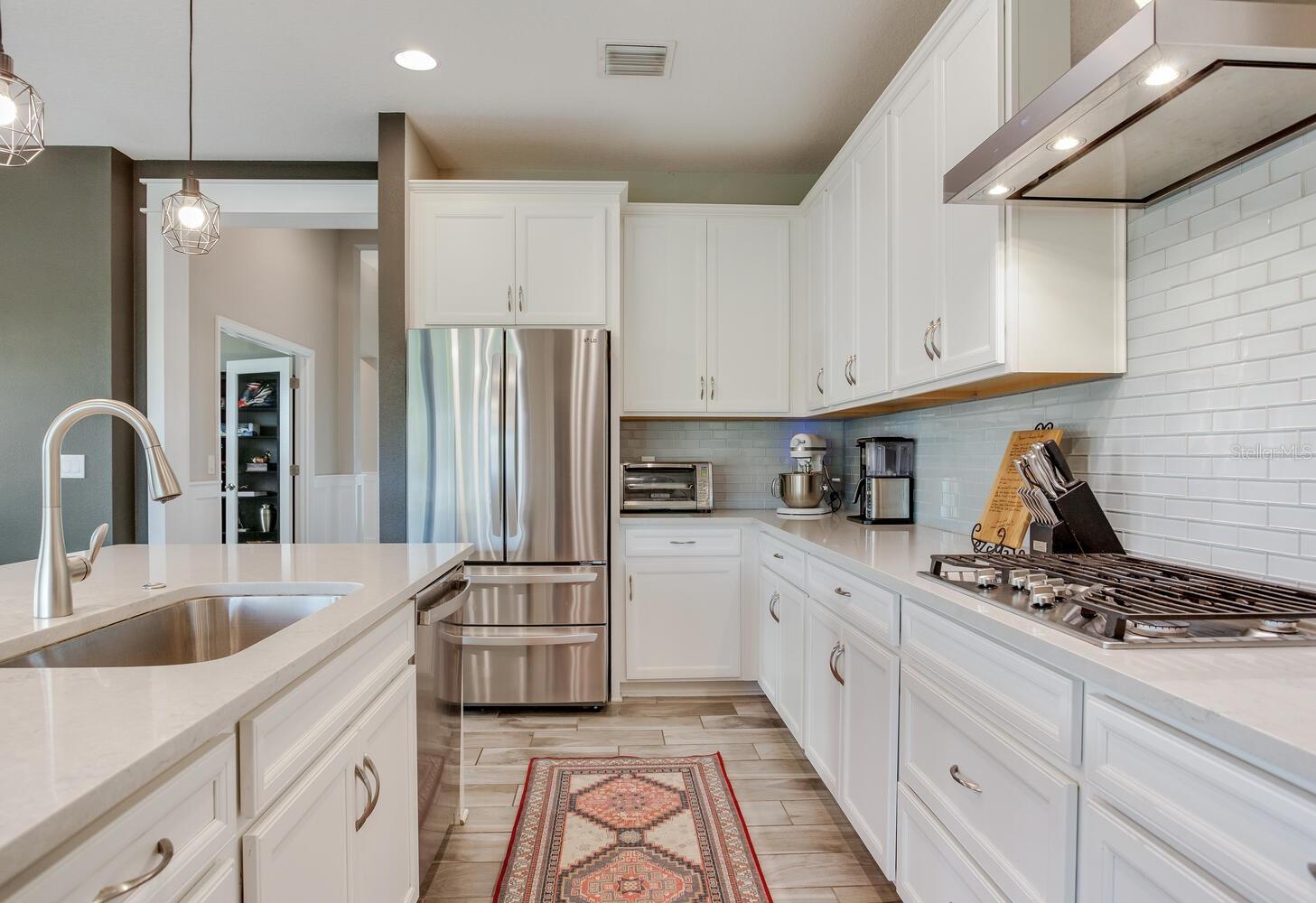 Listing photo id 33 for 18039 Aero Avenue