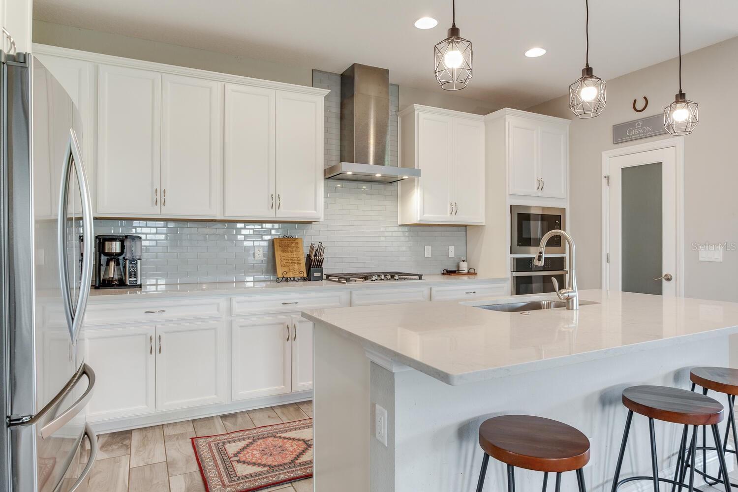 Listing photo id 37 for 18039 Aero Avenue