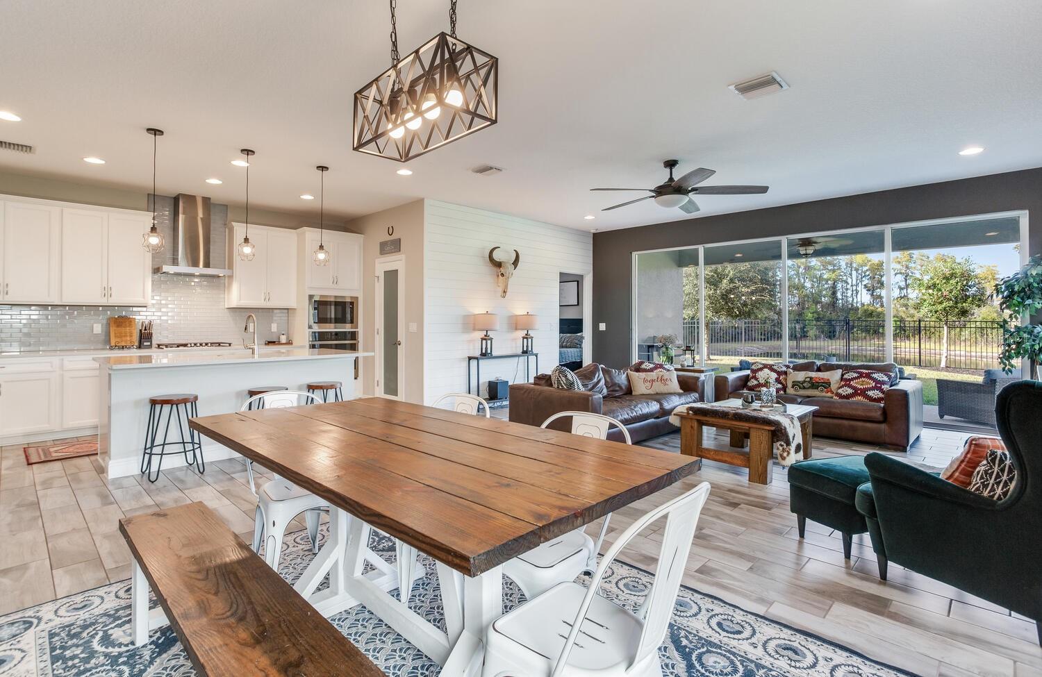 Listing photo id 2 for 18039 Aero Avenue