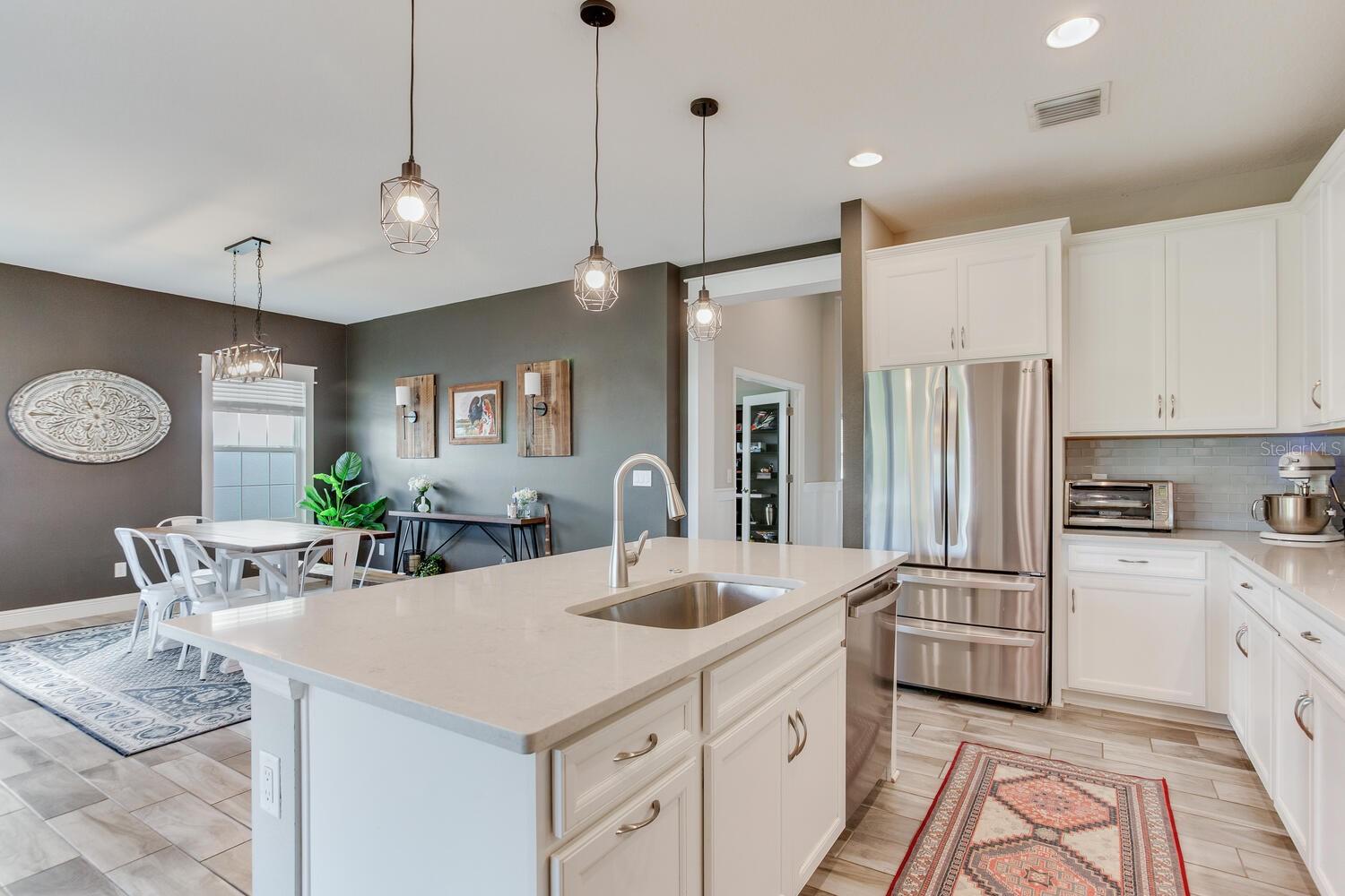 Listing photo id 38 for 18039 Aero Avenue