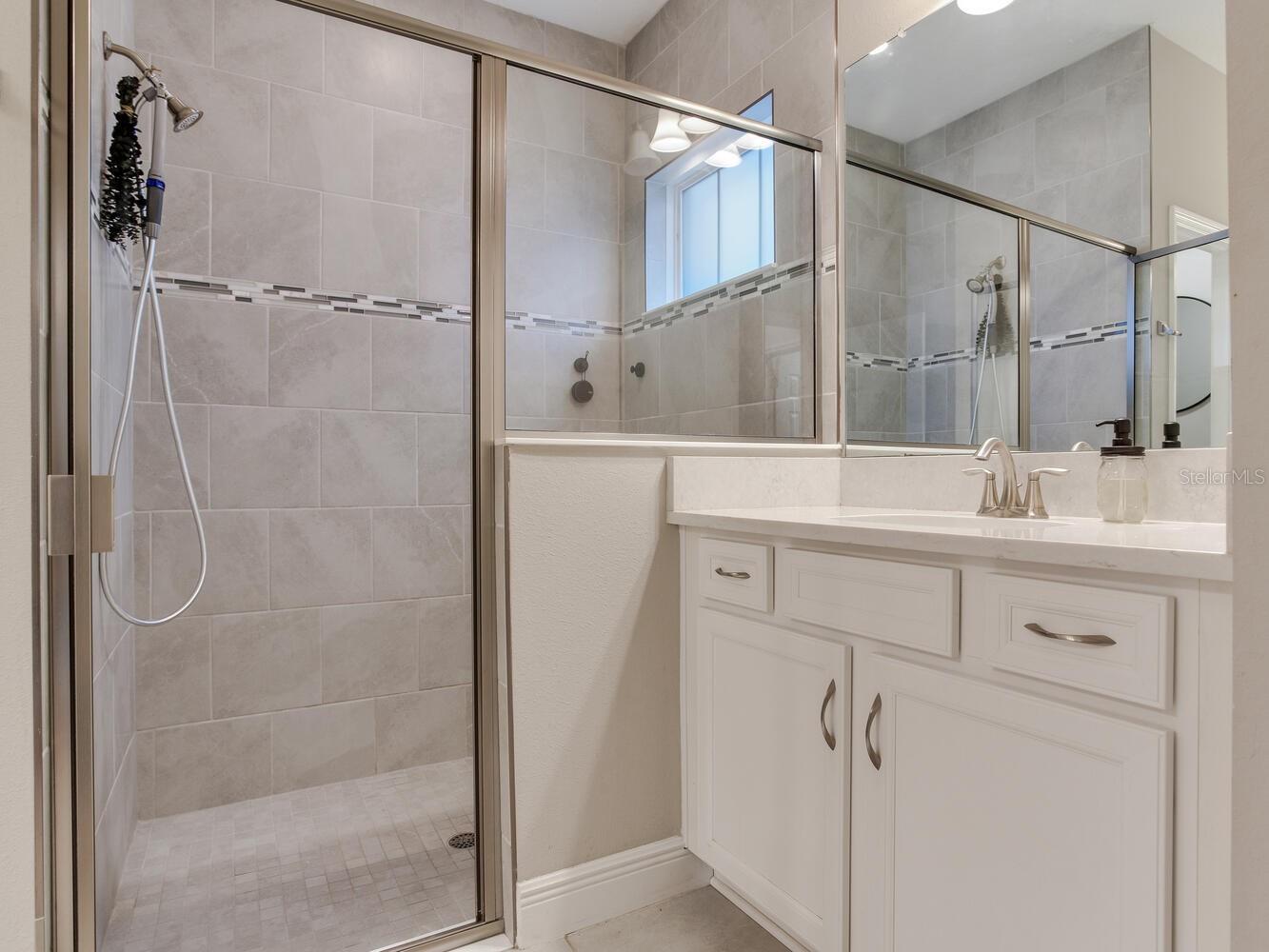 Listing photo id 48 for 18039 Aero Avenue