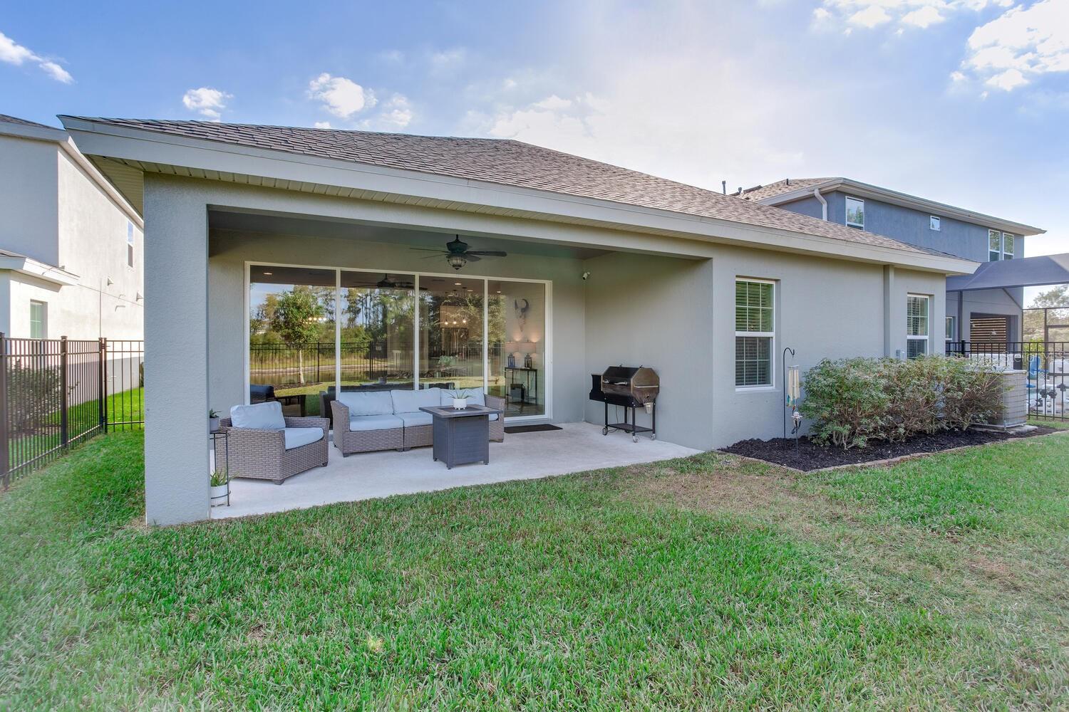 Listing photo id 56 for 18039 Aero Avenue