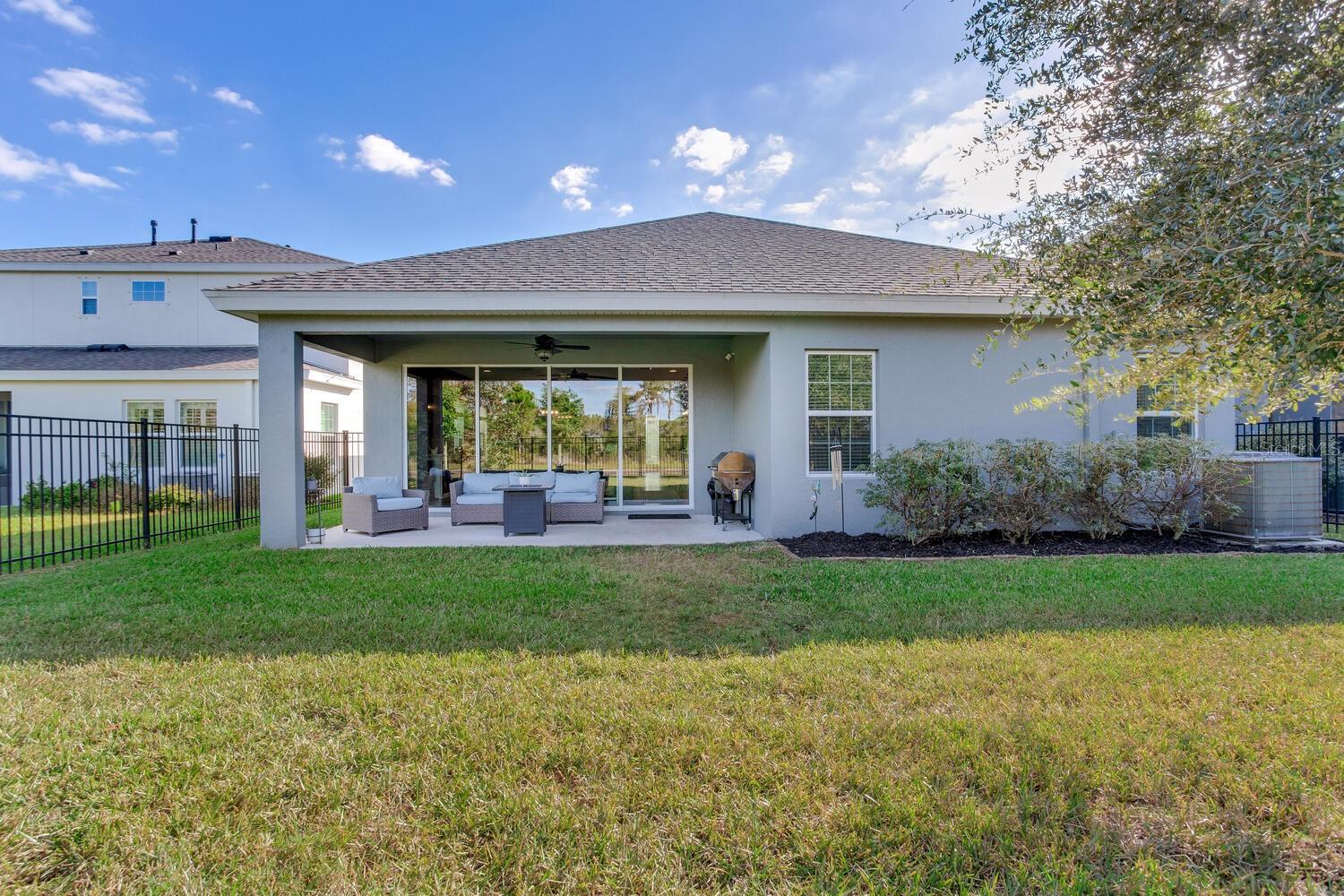 Listing photo id 57 for 18039 Aero Avenue