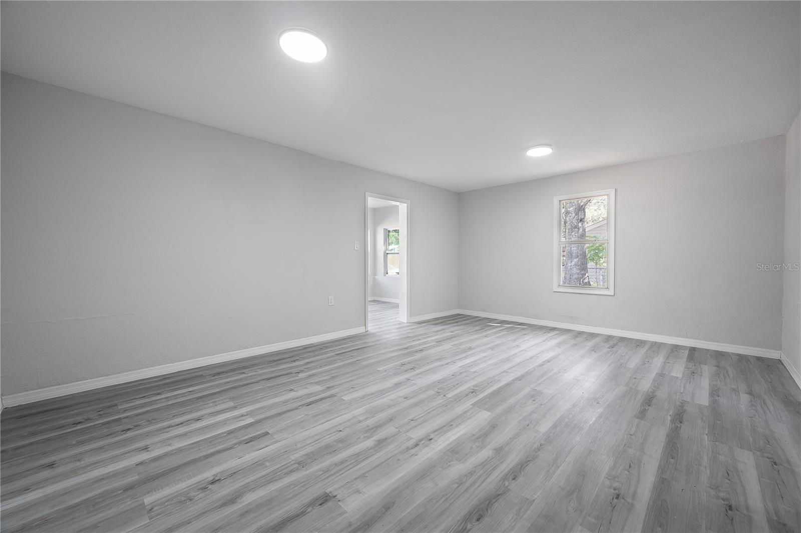 Image 10 of 38 For 38352 Corey Street