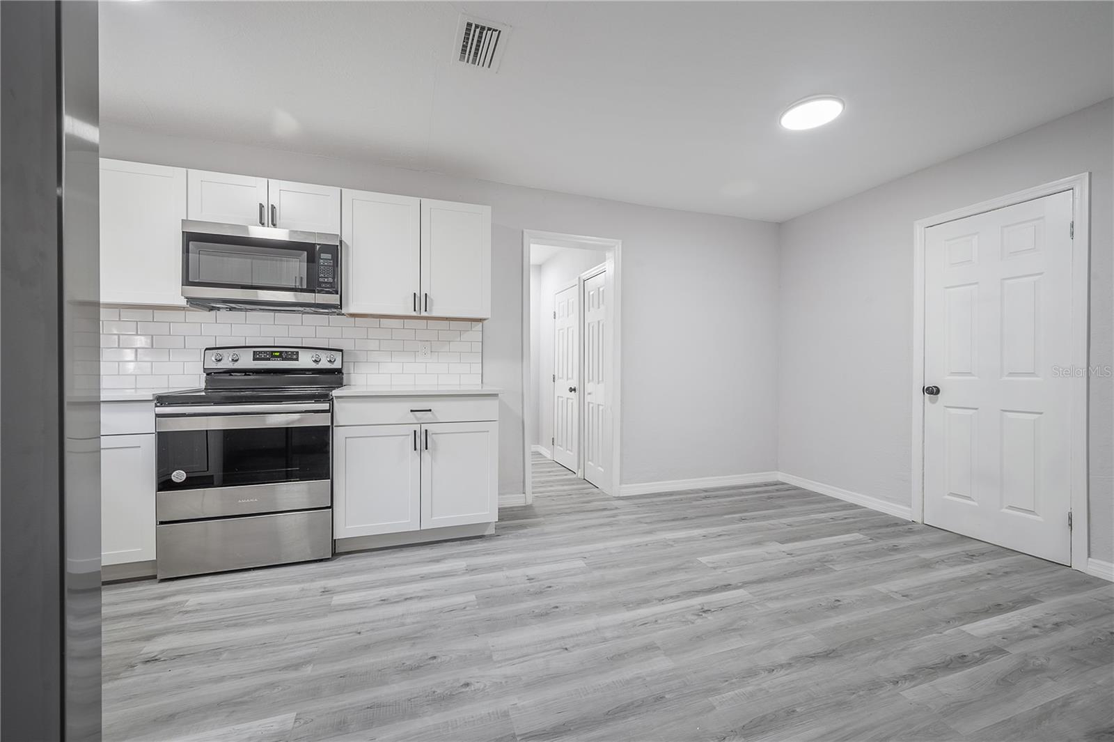 Image 13 of 38 For 38352 Corey Street