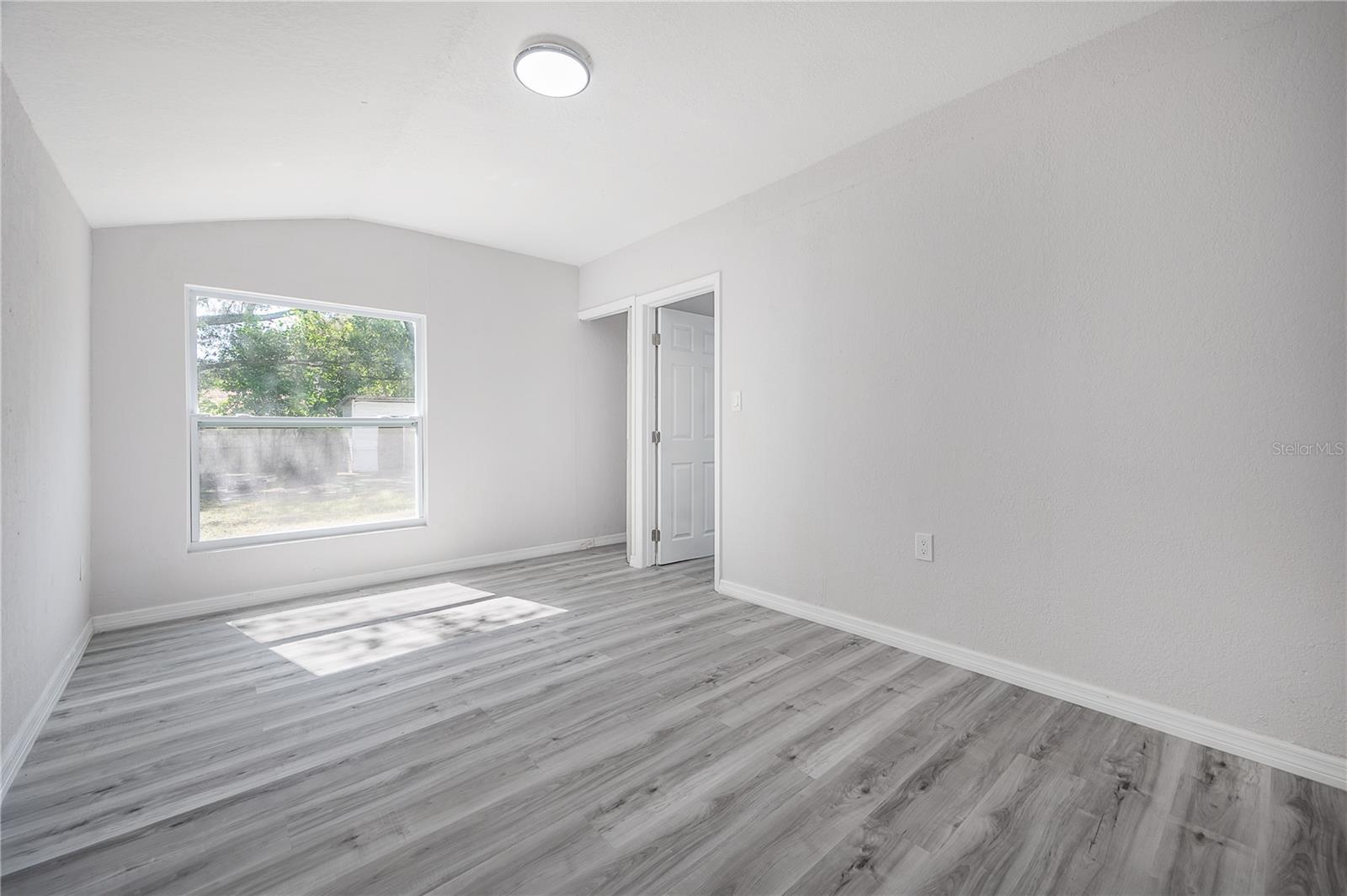 Image 31 of 38 For 38352 Corey Street