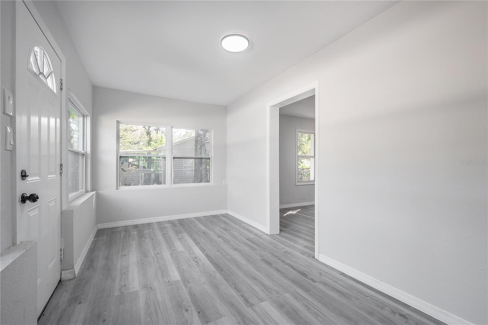 Image 5 of 38 For 38352 Corey Street