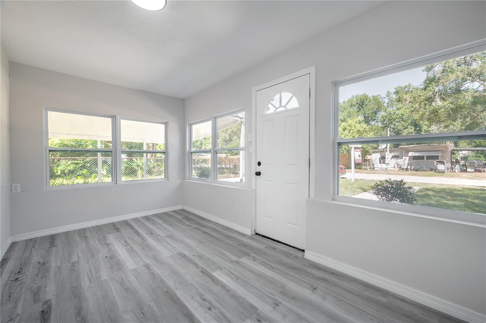 Image 7 of 38 For 38352 Corey Street