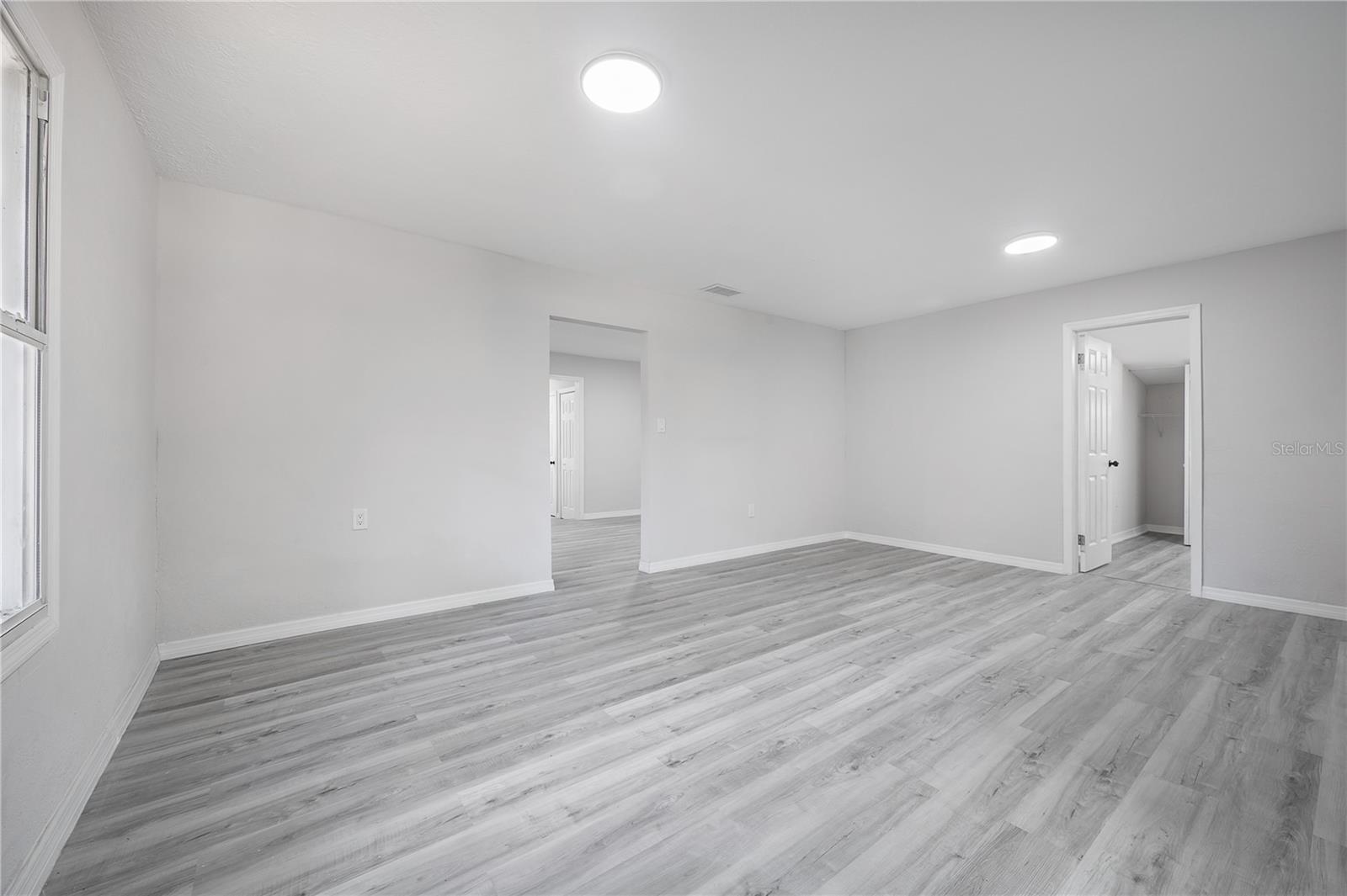 Image 8 of 38 For 38352 Corey Street