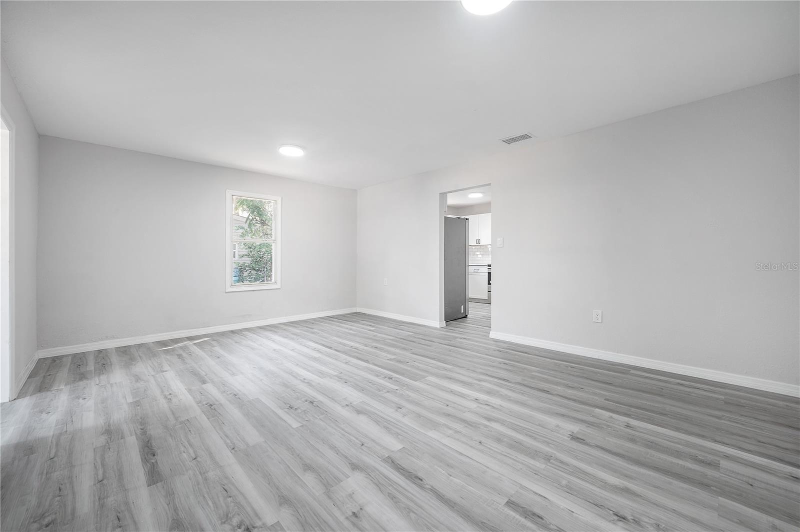 Image 9 of 38 For 38352 Corey Street