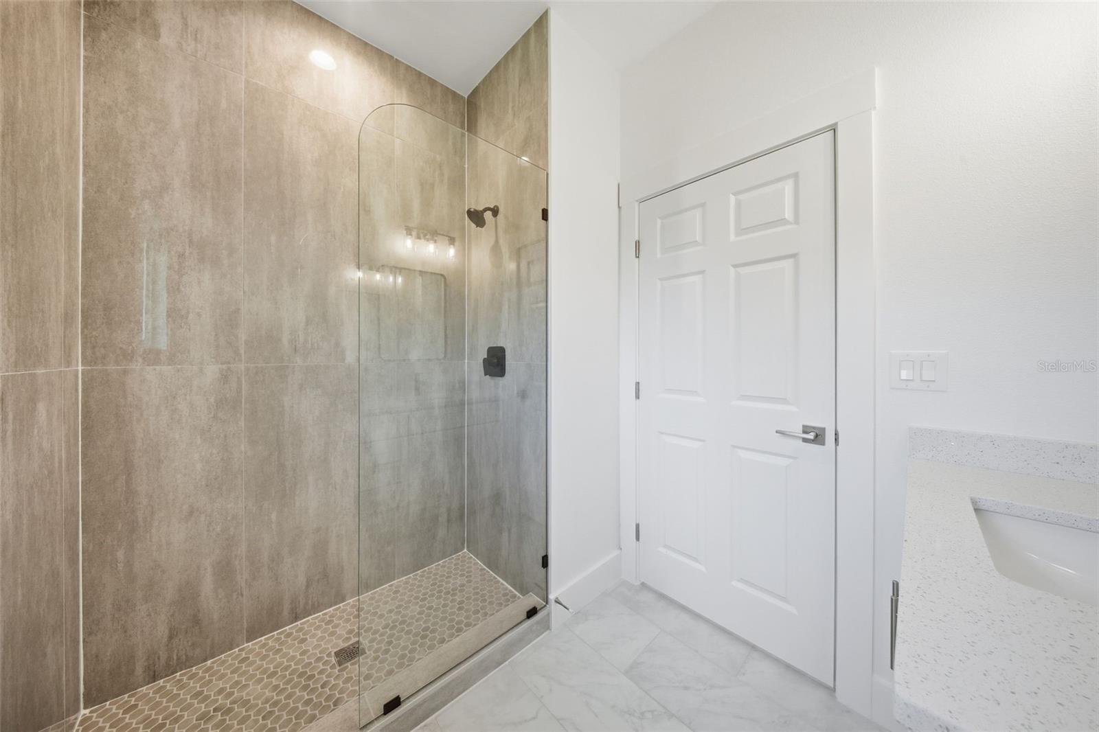 Image 13 of 30 For 10458 - 10460 Pendleton Avenue