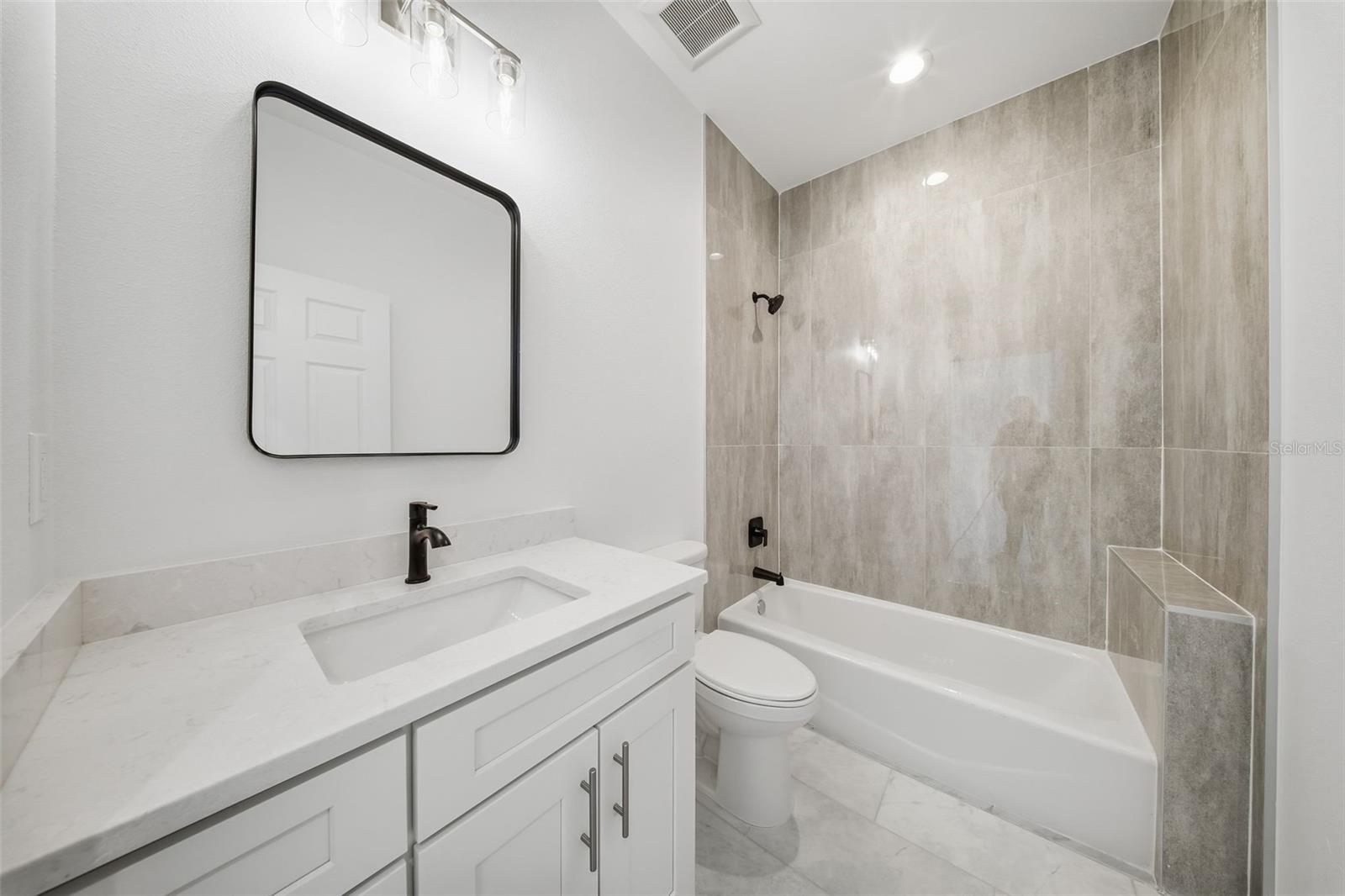 Image 14 of 30 For 10458 - 10460 Pendleton Avenue