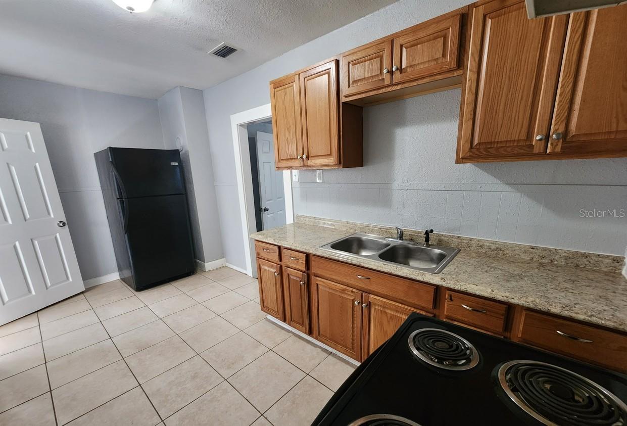 Image 2 of 6 For 2222 Edgewood Avenue W