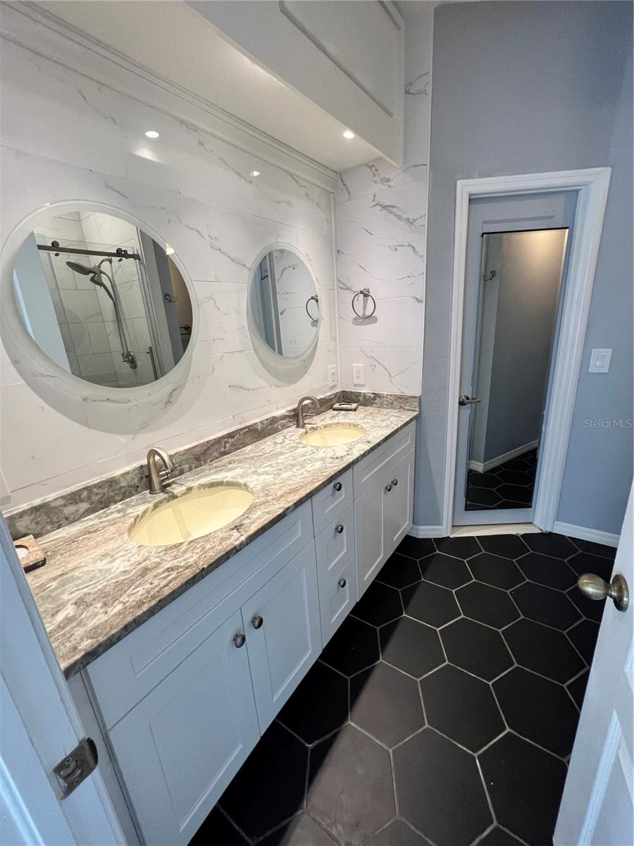 Image 10 of 14 For 7405 Surrey Wood Lane