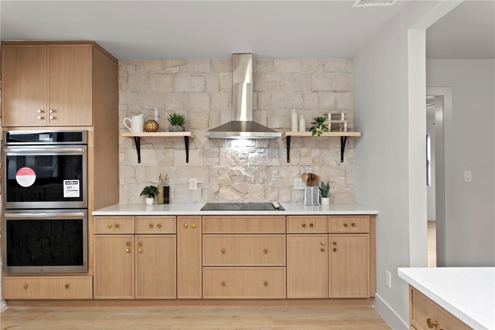 Listing photo id 9 for 4504 Lamb Avenue