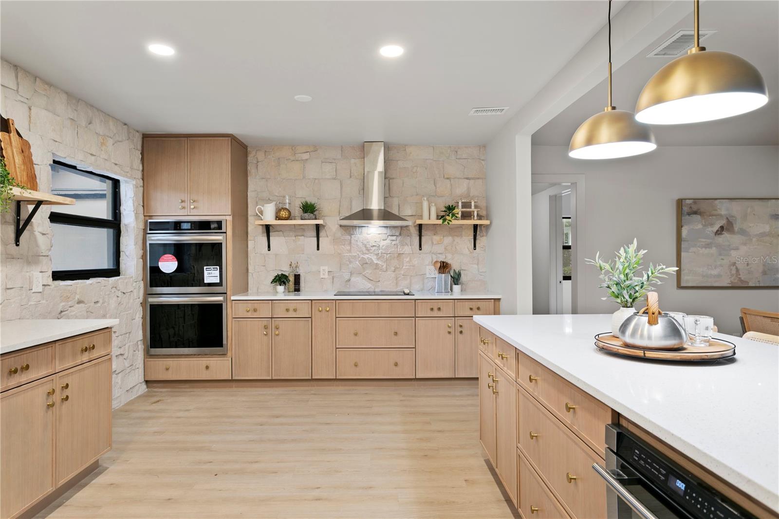 Listing photo id 10 for 4504 Lamb Avenue