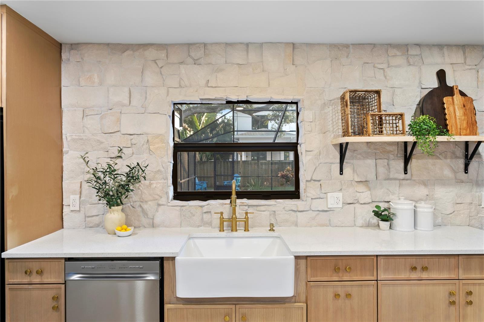 Listing photo id 11 for 4504 Lamb Avenue